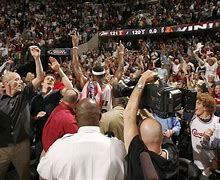 风云突变克里夫兰骑士今晚官宣签约；德国杯版图或变；管理层满意；纪律约束更严格