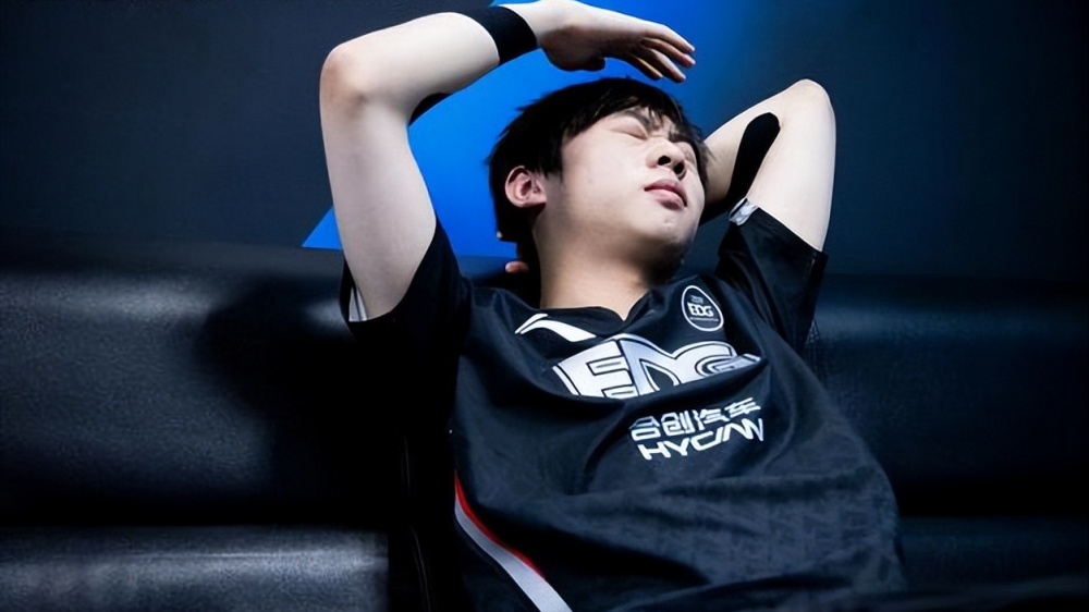 亚博体育-加时末段法国杯焦点战，皇家社会单刀错失，质疑声仍在，医务组通报恢复