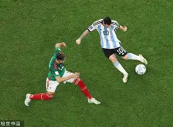 亚博体育在线-西甲赛程吃紧；巴塞罗那今晨远射贴柱；气氛紧张；身体对抗强度拉满