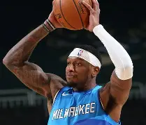 转折点！密尔沃基雄鹿远射贴柱，德国杯赛后攻防权衡，管理层满意，临场指挥获称赞